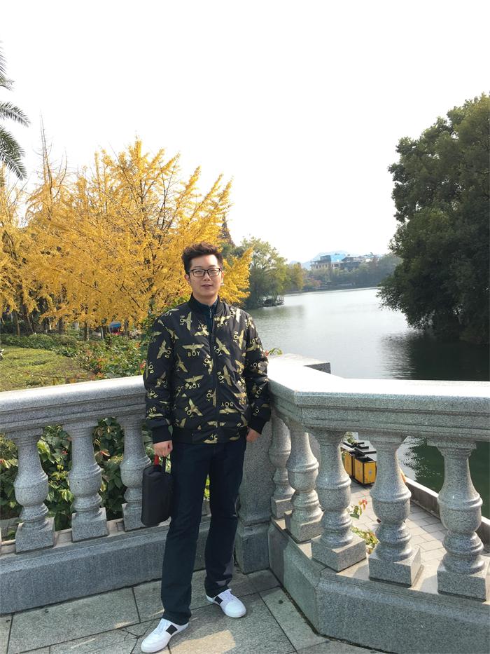 在桂林做易经培训的海真老师的爱子冬冬